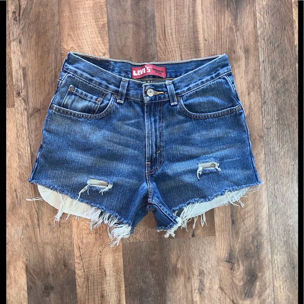 Super Cute Levi’s 550 Cutoff Jean Shorts